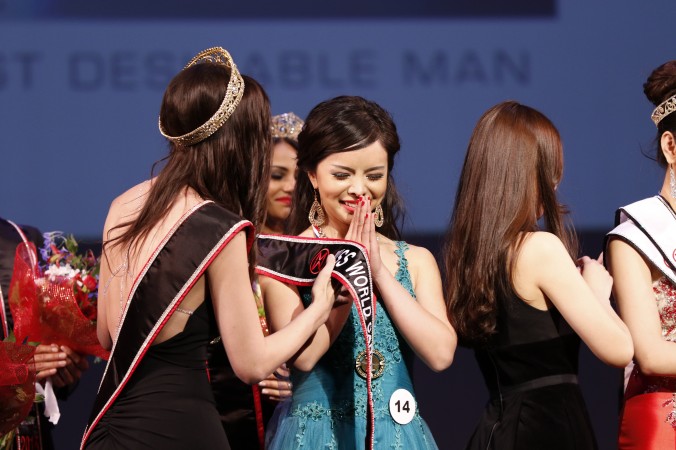 La nouvelle Miss Canada Monde rapporte que son père est menacé en Chine