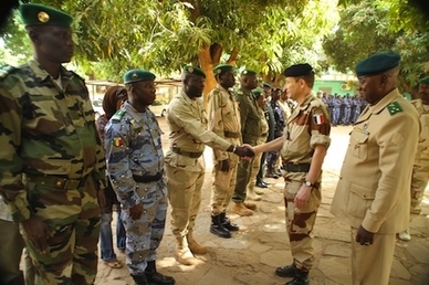 La politique française en Afrique, au delà de l’aspect humanitaire et militaire, doit revoir sa stratégie (HABIBOU KOUYATE/AFP/Getty Images) 