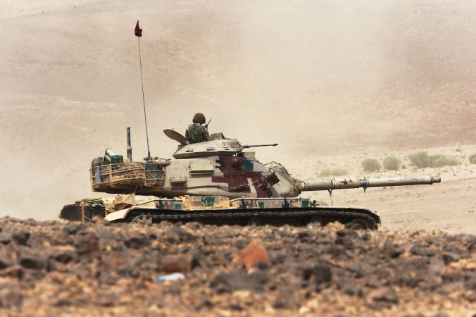 Un tank participe aux exercices militaires conjoints avec la Jordanie et 18 autres pays, dans le désert de Wadi Shadiyah au sud-est de la Jordanie, le 18 mai 2015. (Jordanie Pix / Getty Images)