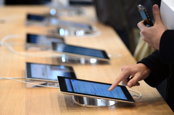 De plus en plus connectés et de moins en moins attentifs (PATRICK HERTZOG/AFP/Getty Images)