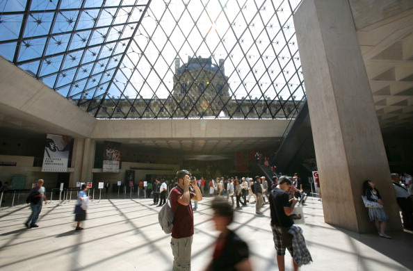 L’accueil de la pyramide du Louvre va être transformé pour faciliter l’accessibilité aux visiteurs (LOIC VENANCE/AFP/Getty Images)