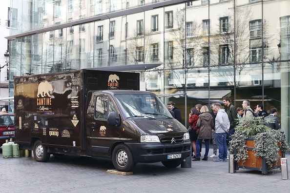 Le food truck, la « Cantine California » à Paris le 18 mars 2015. (THOMAS SAMSON/AFP/Getty Images)