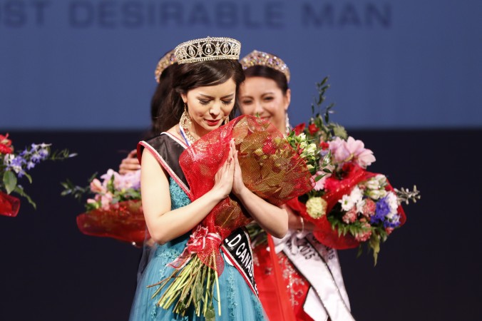 Le 16 mai 2015, Anastasia Lin est couronnée Miss monde Canada lors d'une cérémonie à Vancouver. Anastasia Lin a révélé que les menaces dirigées contre sa famille pour entraver sa défense des droits de l'homme sont une pratique que les Sino-canadiens rencontrent fréquemment. (Andrew Chin)