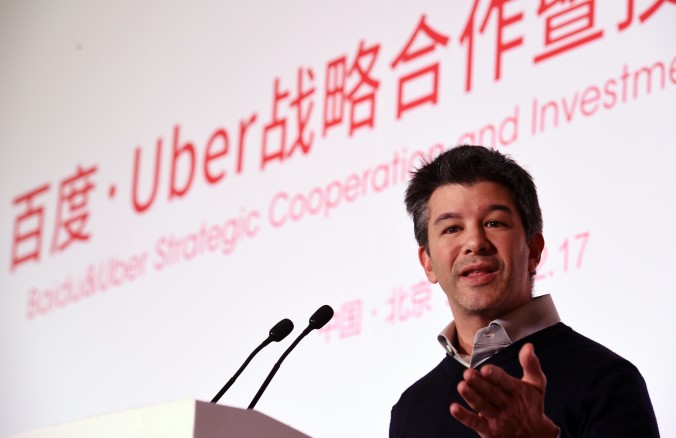 17 décembre 2014 : Travis Kalanick, PDG d'Uber, prend la parole lors d'une cérémonie au siège de l’entreprise Baidu à Pékin. Uber tente de s’introduire rapidement en  Chine, une stratégie à haut risque. (Greg Baker/AFP/Getty Images) 