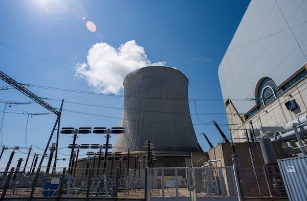 Le gouvernement français confirme l’ambition de réduire la part du nucléaire dans la production de l’électricité en 2025 à 50 %, octroyant une plus grande partie aux énergies renouvelables. (Guillaume Souvant/AFP/Getty Images)