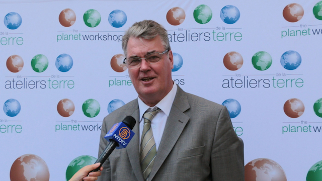 Jean-Paul Delevoye, interrogé lors de la Global Conference qui s'est tenue du 6 au 8 juillet du domaine du Château de Chantilly (NTD Television)