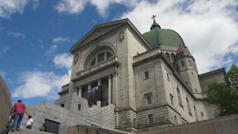 L’Oratoire Saint-Joseph avec son dôme de 60 mètres de hauteur intérieure. (Nathalie Dieul/Epoch Times)