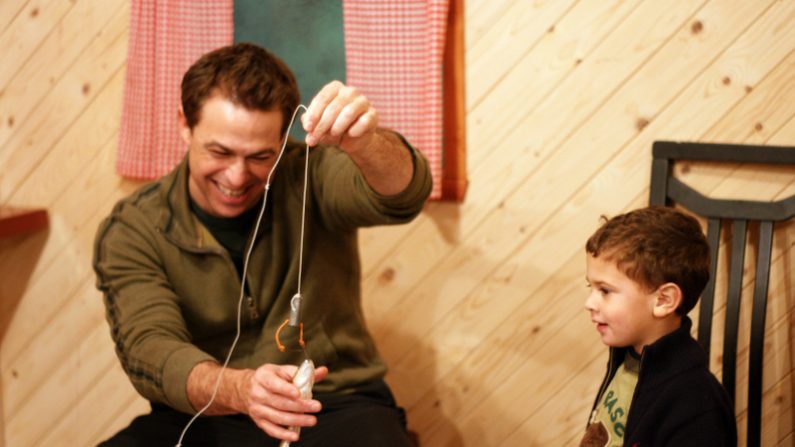 La pêche aux petits poissons des chenaux sur la rivière Sainte-Anne est une très belle activité familiale. (Association des pourvoyeurs de la rivière Ste-Anne)