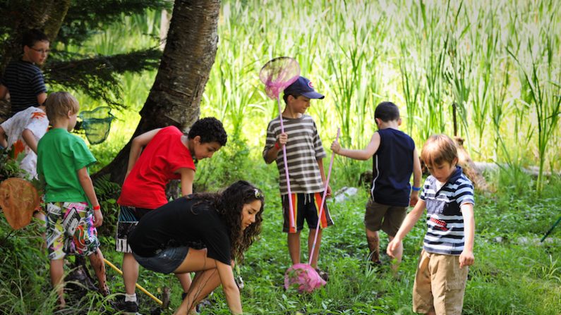 Les animateurs de camp sont de nouveaux modèles très positifs pour les enfants. (Association des camps du Québec) 