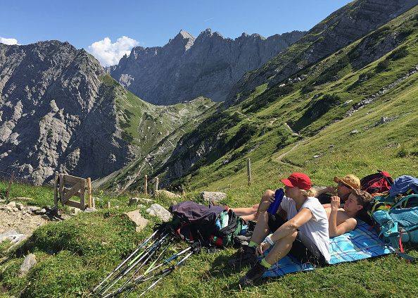 On observe cette année la tendance d'un tourisme plus familial (Sean Gallup/Getty Images)