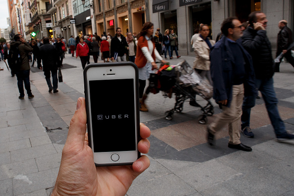 Les plateformes collaboratives sont en passe d’ « ubériser »  tous les services aux personnes et menacent les entreprises (Pablo Blazquez Dominguez/Getty Images)