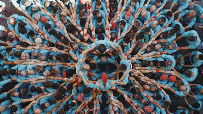 Châtelains de Vilafranca del Penedès, en Catalogne. Le film Human d'YannArthus-Bertrand a été diffusé le 12 septembre en avant première ç l'Assembly Hall des Nations Unies. (© HUMANKIND Production – all rights reserved)  