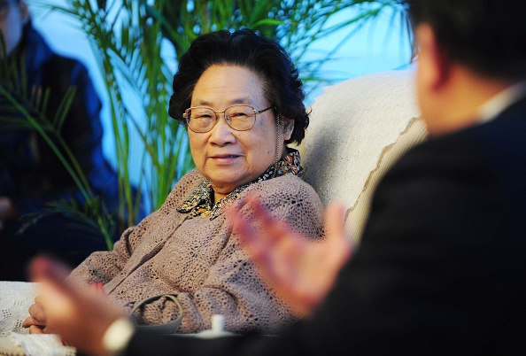 Parmi les nominés au prix Nobel 2015 la chercheuse chinoise Tu Youyou pour ces travaux sur le paludisme avec l'étude de la médecine chinoise traditionnelle. (STR/AFP/Getty Images)