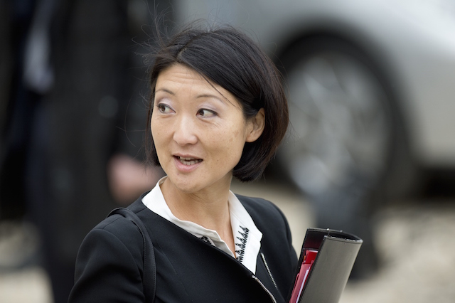 La ministre de la Culture et de la Communication Fleur Pellerin souhaite légiférer début 2016 pour donner plus d'indépendance aux médias. Sur la photo le 14 octobre 2015, à la sortie du Palais de l'Élysée. (ALAIN JOCARD/AFP/Getty Images)