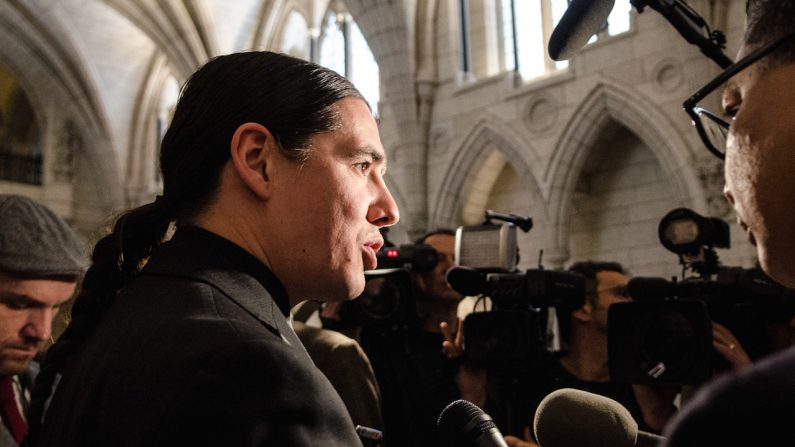 Le député libéral Robert-Falcon Ouellette s’adresse aux journalistes le 23 février 2016. (Matthew Little/Epoch Times)