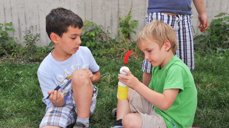 Le bricolage est une activité appréciée des enfants. (Association des camps du Québec)