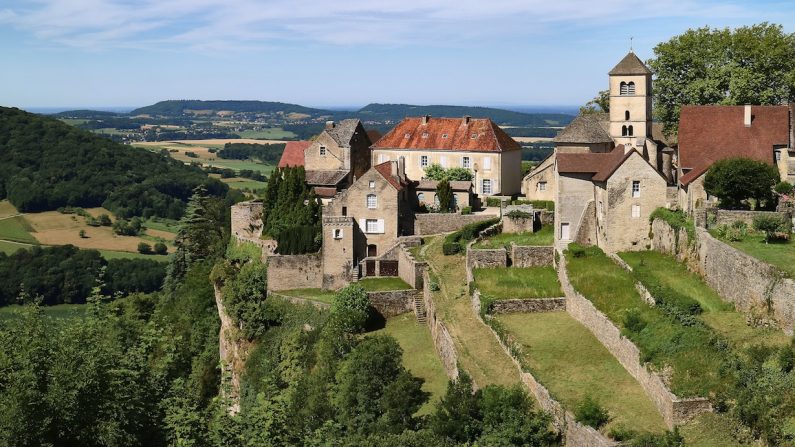 Illustration. Village de Château-Chalon, Jura. (Charles Mahaux)