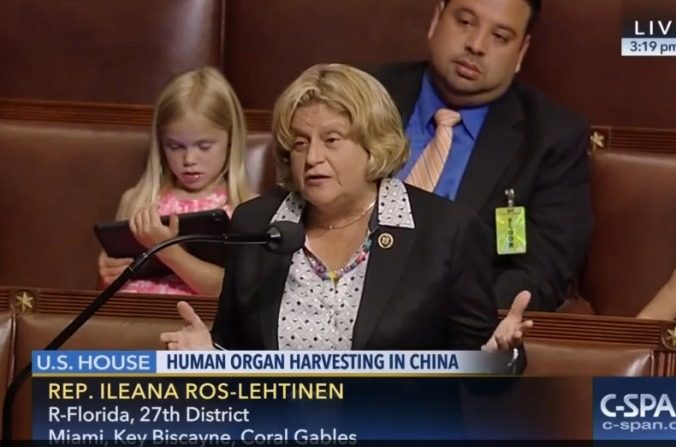 L’élue Ileana Ros-Lehtinen s’exprime sur les prélèvements d'organes pratiqués en Chine devant la chambre des représentants, avant le vote des élus sur la résolution H.Res 343, le 13 juin 2016. (C-SPAN)