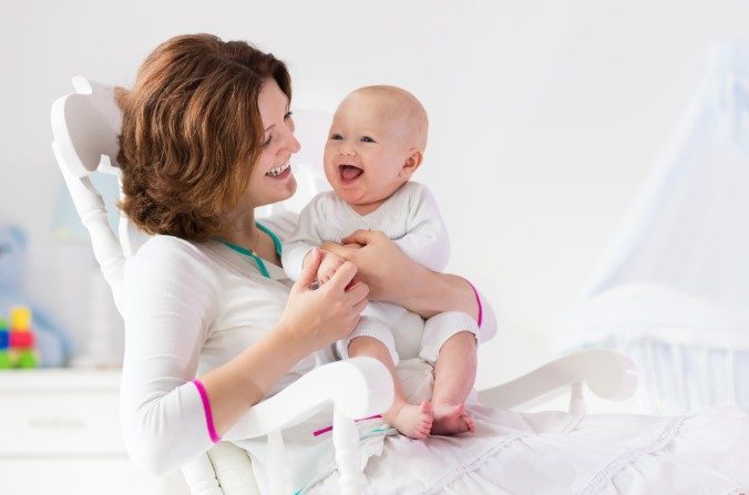 Après avoir donné naissance, les feuilles de framboisiers tonifient le plancher pelvien et réduisent les saignements post-partum. (FamVeld/Shutterstock)