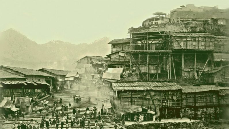 Vue d'une rive du fleuve Yangtsé à Chongqing en Chine, années 1920. (Collection de Peter Shay)