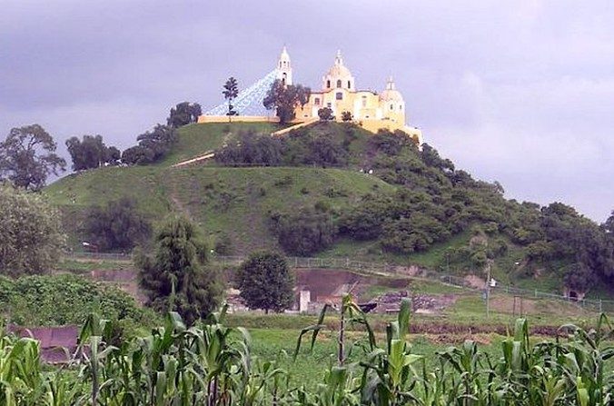 La Grande Pyramide de Cholula dans la région de Puebla au Mexique, connue sous le nom de « montagne artificielle » par les Aztèques. Les experts affirment qu’elle a été construite avant leur civilisation. (Creative Commons)