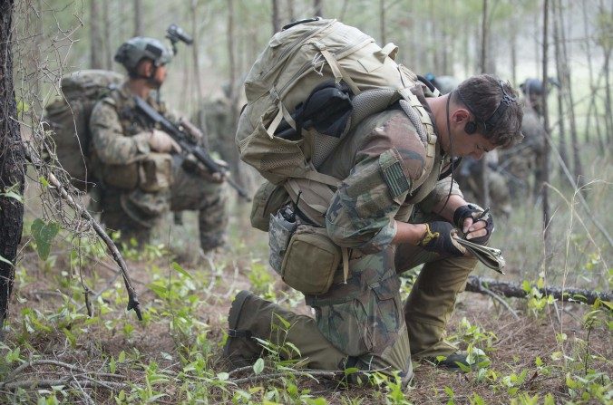 Des Marines du Commandement des Opérations Spéciales des Forces des Corps des Marines (MARSOC) s’entrainent en Caroline du Nord, le 28 juillet 2014. Les troupes des opérations spéciales américaines pourraient bientôt être équipées de nouvelles formes de technologie intelligente. (Caporal Donovan Lee/MARSOC)