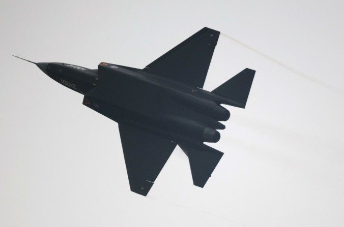 L’avion de combat furtif chinois J-31 lors du show aérien chinois tenu à Zhuhai, dans la province méridionale du Guangdong, le 11 novembre 2014. (Johannes Eisele / AFP / Getty Images)