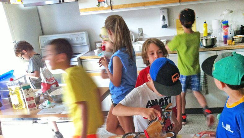 Apprendre à cuisiner dès l’enfance pour acquérir de saines habitudes de vie. (Ann Mitchell)