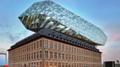 Le diamant de Zaha Hadid illumine le port d’Anvers