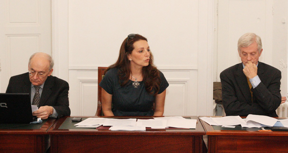 Paris, le 19 octobre 2010 - (De gauche à droite). David Matas, avocat international, Valérie Boyer Députée des Bouches du Rhône à l'origine de la proposition de Loi contre le tourisme de transplantation d'organes et David Kilgour, avocat et ancien secretaire d'Etat Asie Pacifique au Canada. (Credit de photo: Zhang Yue Epoch Times)（攝影: / 大紀元） 