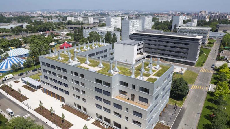 Le bâtiment se distingue également par le dispositif de ventilation naturelle qui lui permet d’atteindre des performances énergétiques très élevées. (Agence Pascal Gontier)