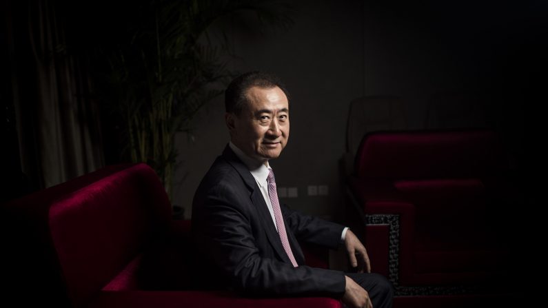 Le président du conglomérat chinois Wanda Group, Wang Jianlin, à Pékin le 25 août 2016. M. Wang détient déjà AMC Entertainment, Legendary Entertainment, les Golden Globes par Dick Clark Productions, et a entrepris la construction, dans le nord-est de la Chine, de ce qui est en voie de devenir le plus grand studio au monde. (Fred Dufour/AFP/Getty Image)