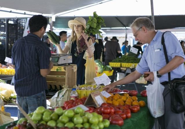 S’approvisionner en légumes et aliments riches en protéines. (Samira Bouaou/Epoch Times)