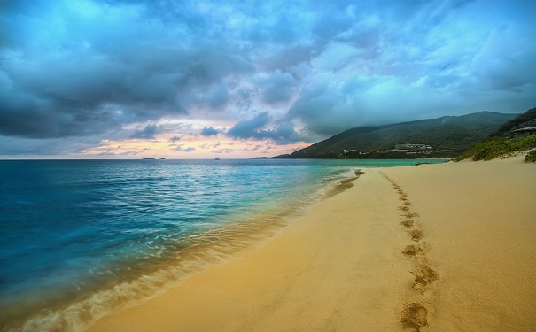 Empreintes de pas dans le sable. (Trey Ratcliff)