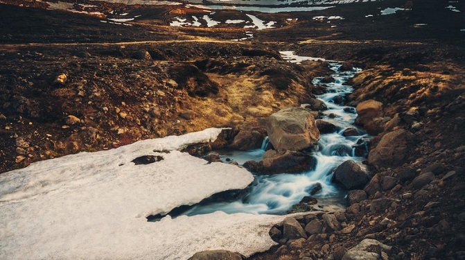 Comme un courant qui se forme naturellement là où l’eau coule, s’inquiéter est inutile, car les choses arriveront naturellement. Le moment venu, on verra le résultat des efforts. (Trey Ratcliff)