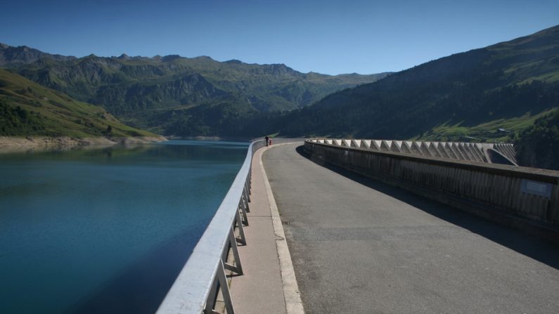 Barrage et Lac de Roselend, en Savoie. L’hydroélectricité constitue la première source d’électricité renouvelable en France.
Nonovlf/Wikipedia , CC BY-NC-SA