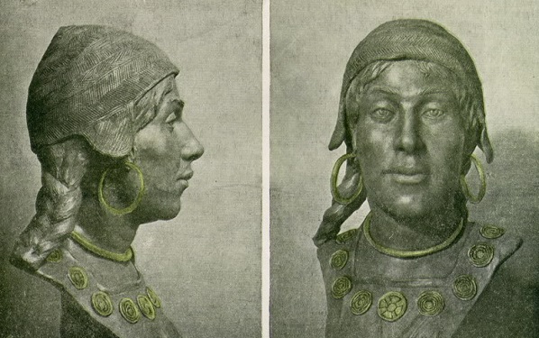 Femme de la culture Andonova, d’après une sépulture du village Alexeevka du Tobol (dans le Nord du Kazakhstan). Reconstitution de Mikhail Gerasimov. ( rugiland.narod.ru) 