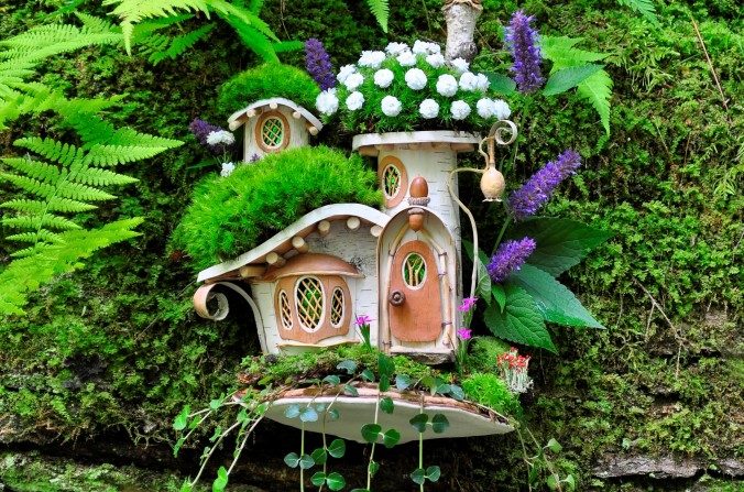 Victorian Mossy Cottage (Sally J.Smith)