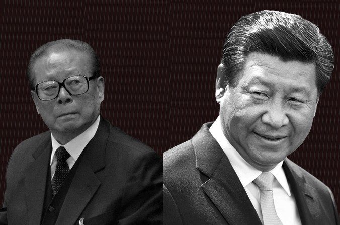 L’ancien dirigeant chinois Jiang Zemin (g) et le leader actuel Xi Jinping. (Wang Zhao & Hagen Hopkins / Getty Images)