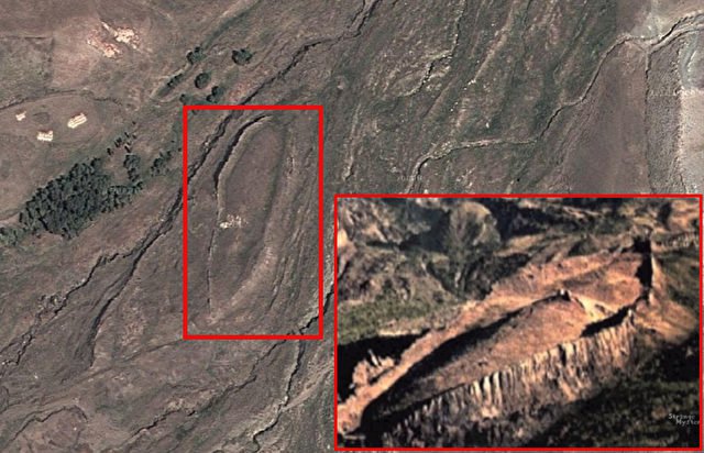 S’agit-il de l'Arche de Noé? Cette structure géologique laisse les chercheurs perplexes. Les coordonnées géographiques sont [39 ° 26'26.5 "N 44 ° 14'04.4" E]. Il suffit d'entrer sans parenthèses dans la recherche Google Maps et vue satellite (mode « Terre ») du commutateur. (capture d'écran Google Earth)