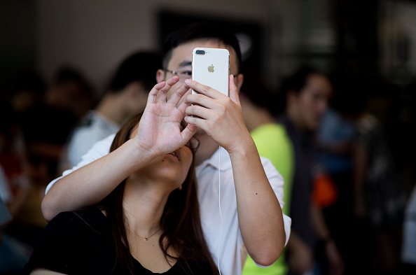 Sous pression du régime chinois, Apple vient de retirer de son App Store tous les logiciels qui permettent de contourner la censure. (JOHANNES EISELE/AFP/Getty Images)