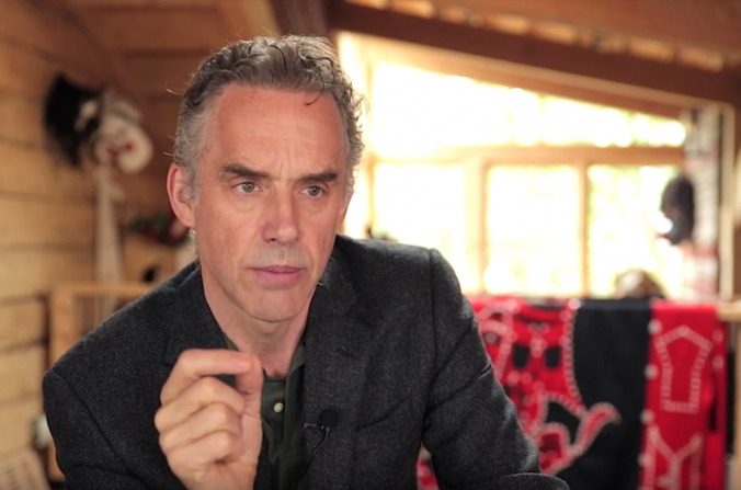 Jordan Peterson, psychologue clinicien canadien et professeur de psychologie à l'université de Toronto, aborde les racines communistes du postmodernisme lors d'une interview pour Epoch Times le 15 juin 2017. (Epoch Times)