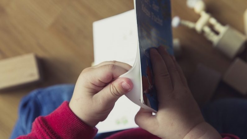 Les mots et les lettres sont initialement stockés dans le cerveau comme des symboles.