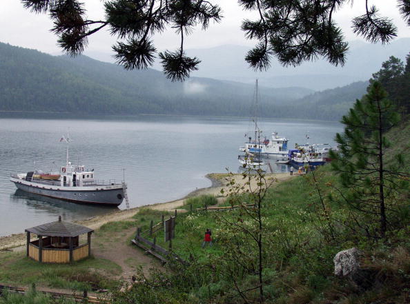 Vue du lac Baïkal qui contient 20% des réserves d'eau douce du monde. (GRIGORY SOBCHENKO/AFP/Getty Images)