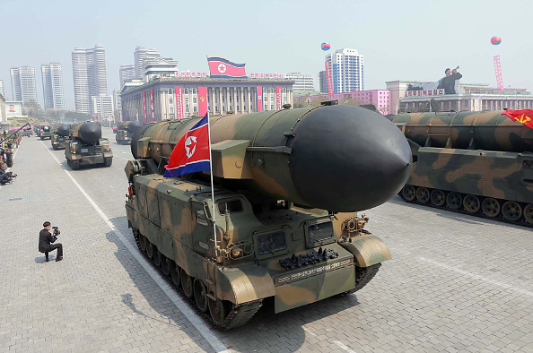 Parade militaire à Pyongyang le 15 avril 2017. (STR/AFP/Getty Images)