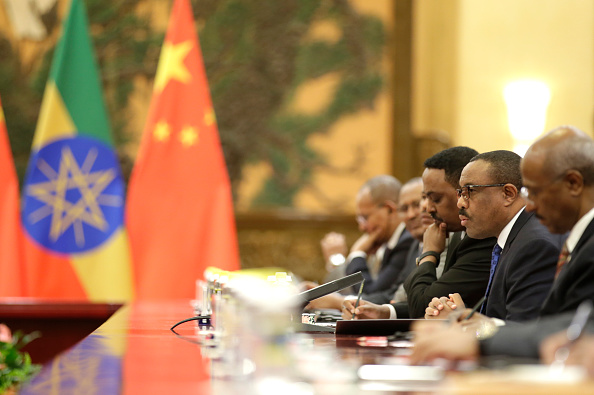 Le Premier ministre éthiopien Haile Mariam Dessalegn durant une rencontre avec le président chinois Xi Jinping, le 12 mai 2017 à Pékin (JASON LEE/AFP/Getty Images)