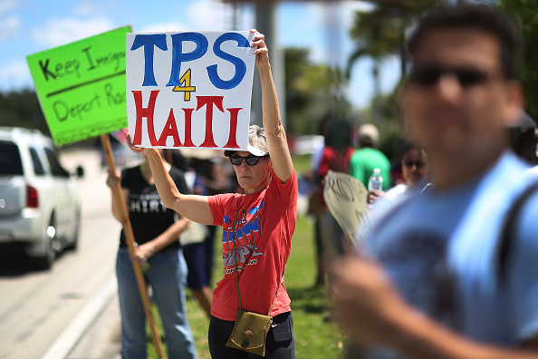 La vague de réfugiés haïtiens vers le Canada est la conséquence de la perte prévue de leur Statut de protection temporaire (TPS) aux Etats-Unis. (Joe Raedle/Getty Images)