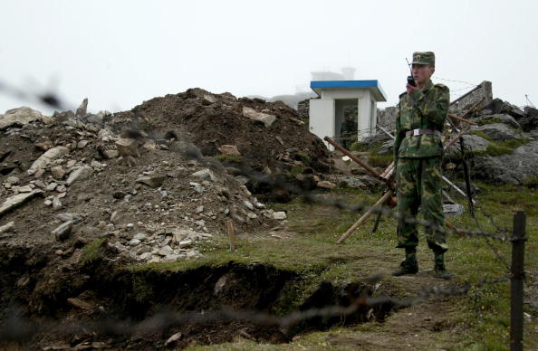 Poste de garde chinois à la frontière entre l'Inde et la Chine, en 2008. (DIPTENDU DUTTA/AFP/Getty Images)