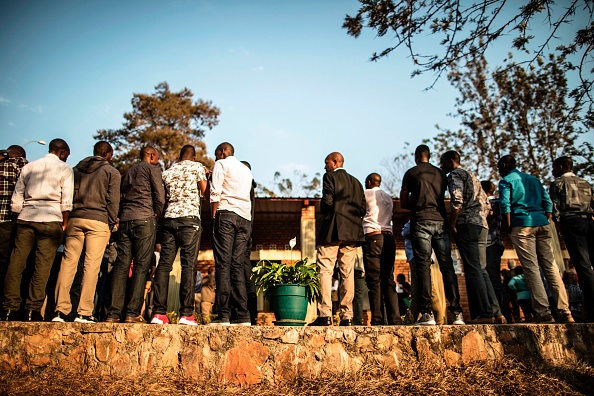 Des Rwandais font la queue pour voter pour l’élection présidentielle ce 4 août à Kigali, capitale du Rwanda. (MARCO LONGARI/AFP/Getty Images)