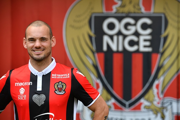 Le joueur néerlandais Wesley Sneijder, en conférence de presse le 8 août 2017 au stade de Nice, Allianz Riviera. (YANN COATSALIOU/AFP/Getty Images)